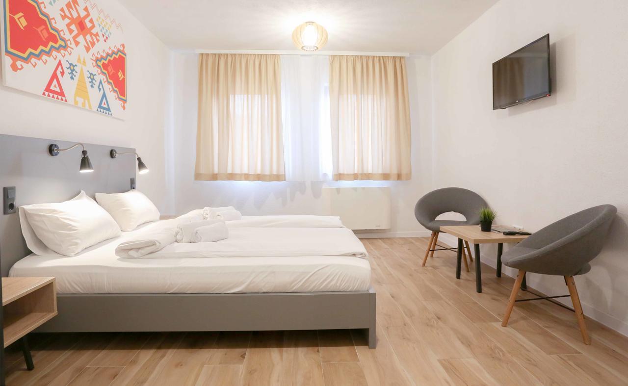 Kucha Hostel *